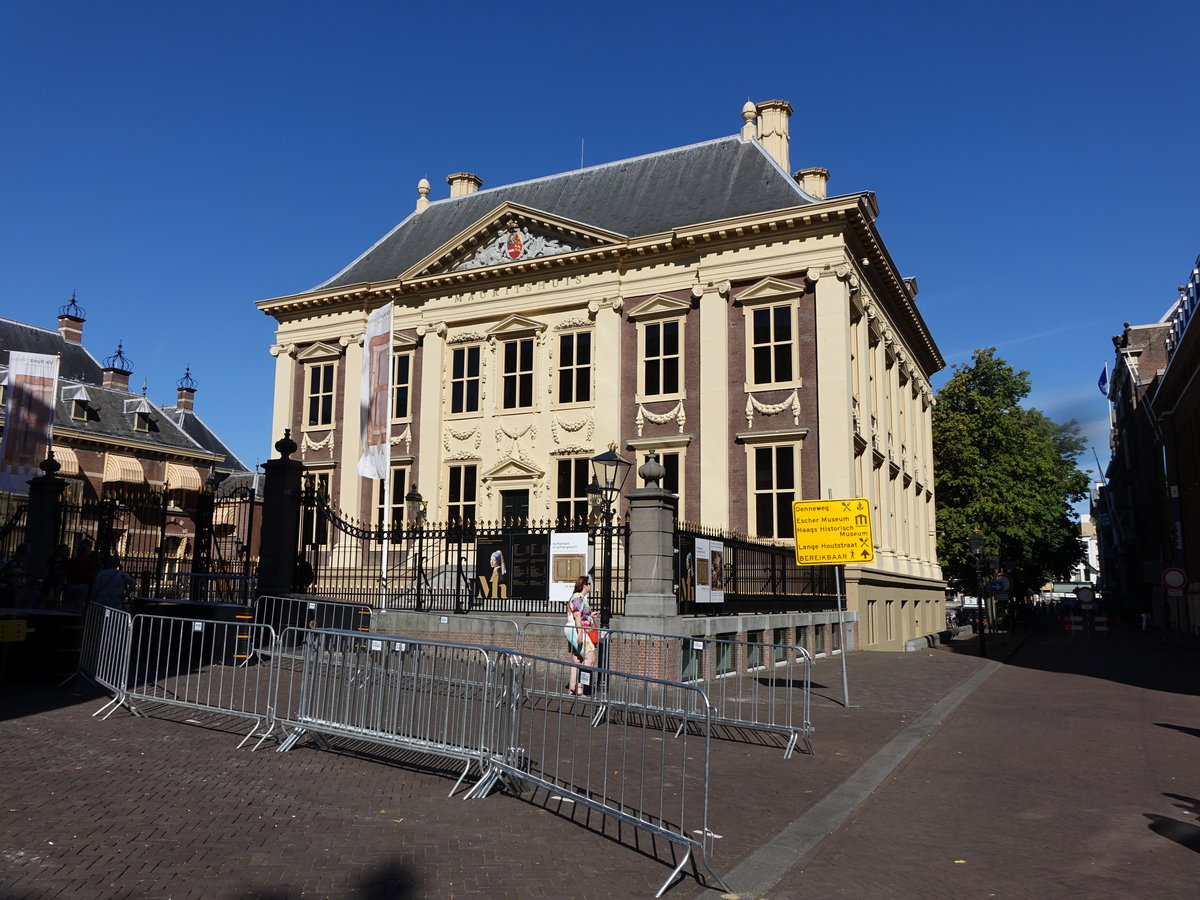 Den Haag, Mauritshuis am Plein, erbaut 1633 durch Jacob an Campen und Pieter Post (24.08.2016)