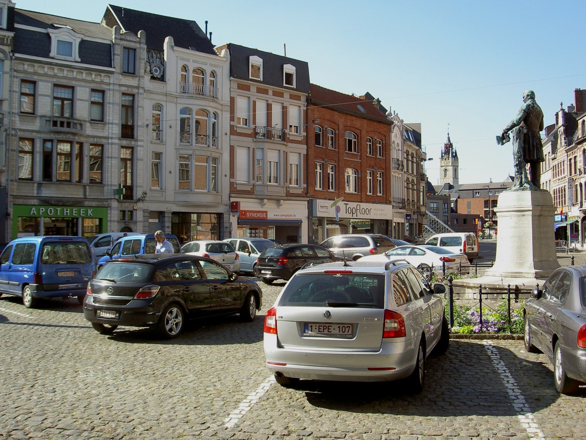 Dendermonde, Flachsmarkt mit Van Duyse Denkmal (03.07.2014)