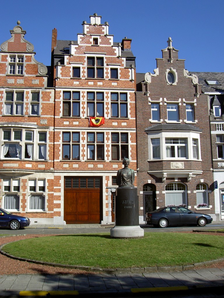 Dendermonde, Knigin Astrid Denkmal (03.07.2014)