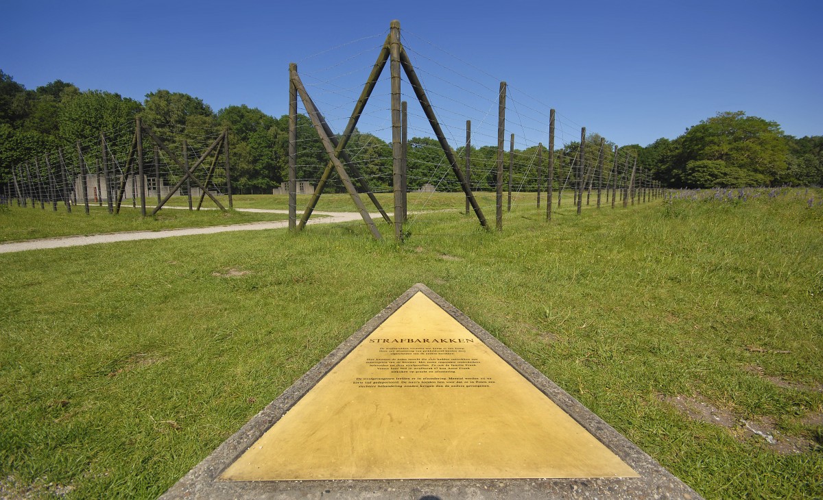 Denkmal an den ehemaligen Baracken im KZ-Durchgangslager Westerbork in den Niederlande. Aufnahme: Mai 2011.