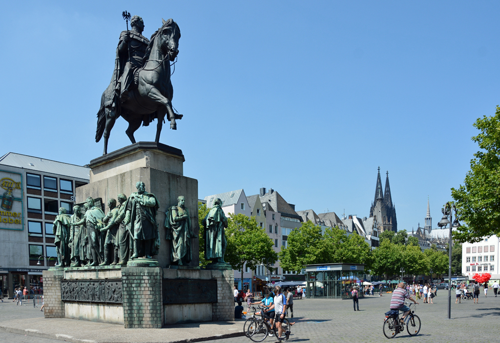 Denkmal  Dem Koenige Friedrich Wilhelm III  am Heumarkt in Kln - 31.07.2014