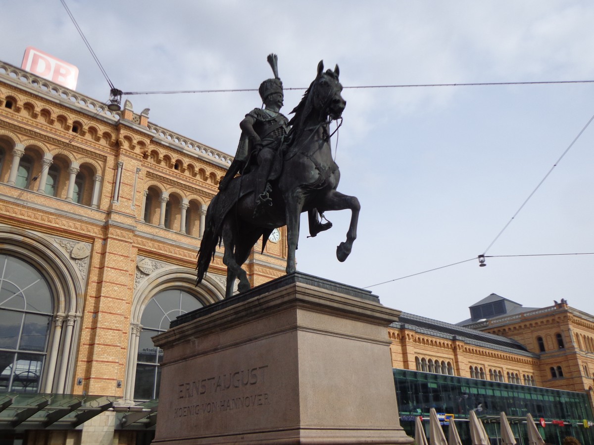 Denkmal von Ernst August, Knig von Hannover - vor dem Hauptbahnhof (23.03.14)