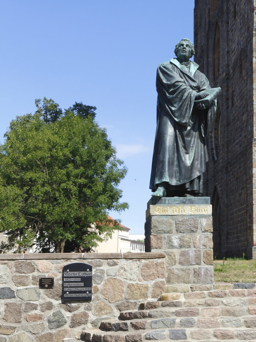 Denkmal fr Martin Luther am 18. August 2018 vor der Marienkirche in Prenzlau.
