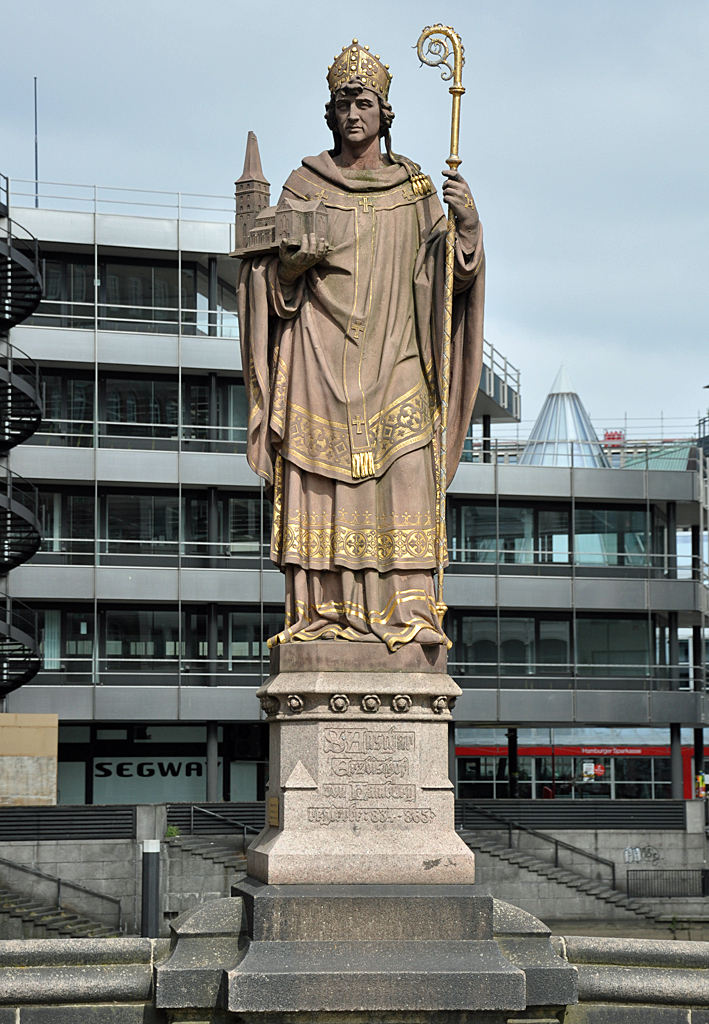 Denkmal fr St. Ansgar, Erzbischof von Hamburg 834 bis 865, auf der Trostbrcke - 13.07.2013