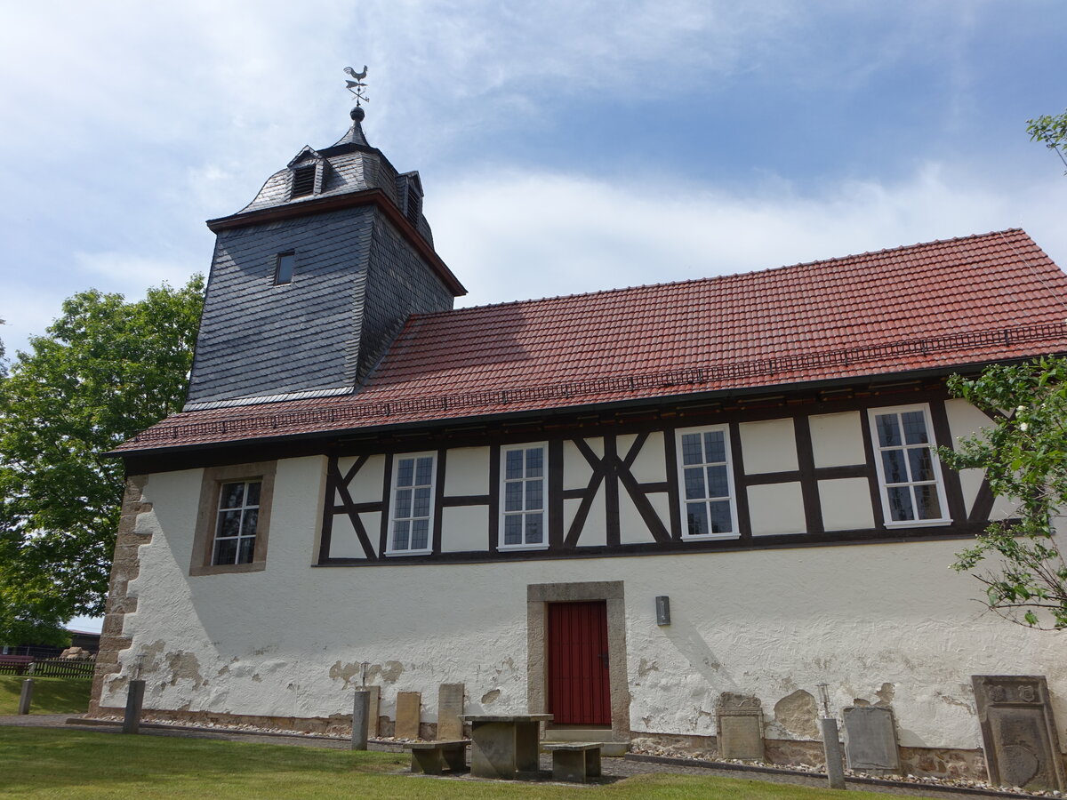 Dens, evangelische Dorfkirche, erbaut im 17. Jahrhundert (03.06.2022)