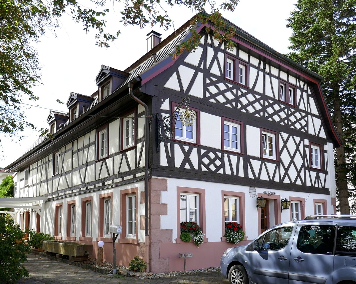 Denzlingen,  Die Krone , historisches Hotel und Gasthaus, besteht seit1605, Sept.2022