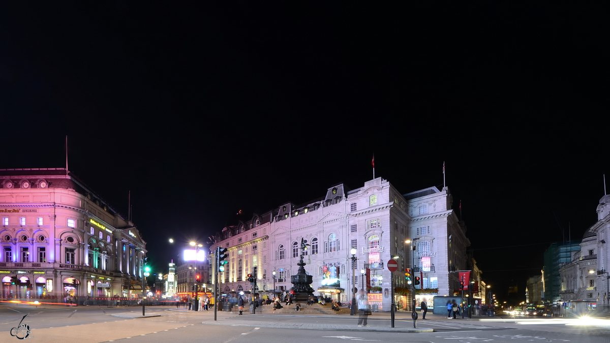 Der 1819 fertiggestellte Piccadilly Circus befindet sich im Londoner West End. (September 2013)