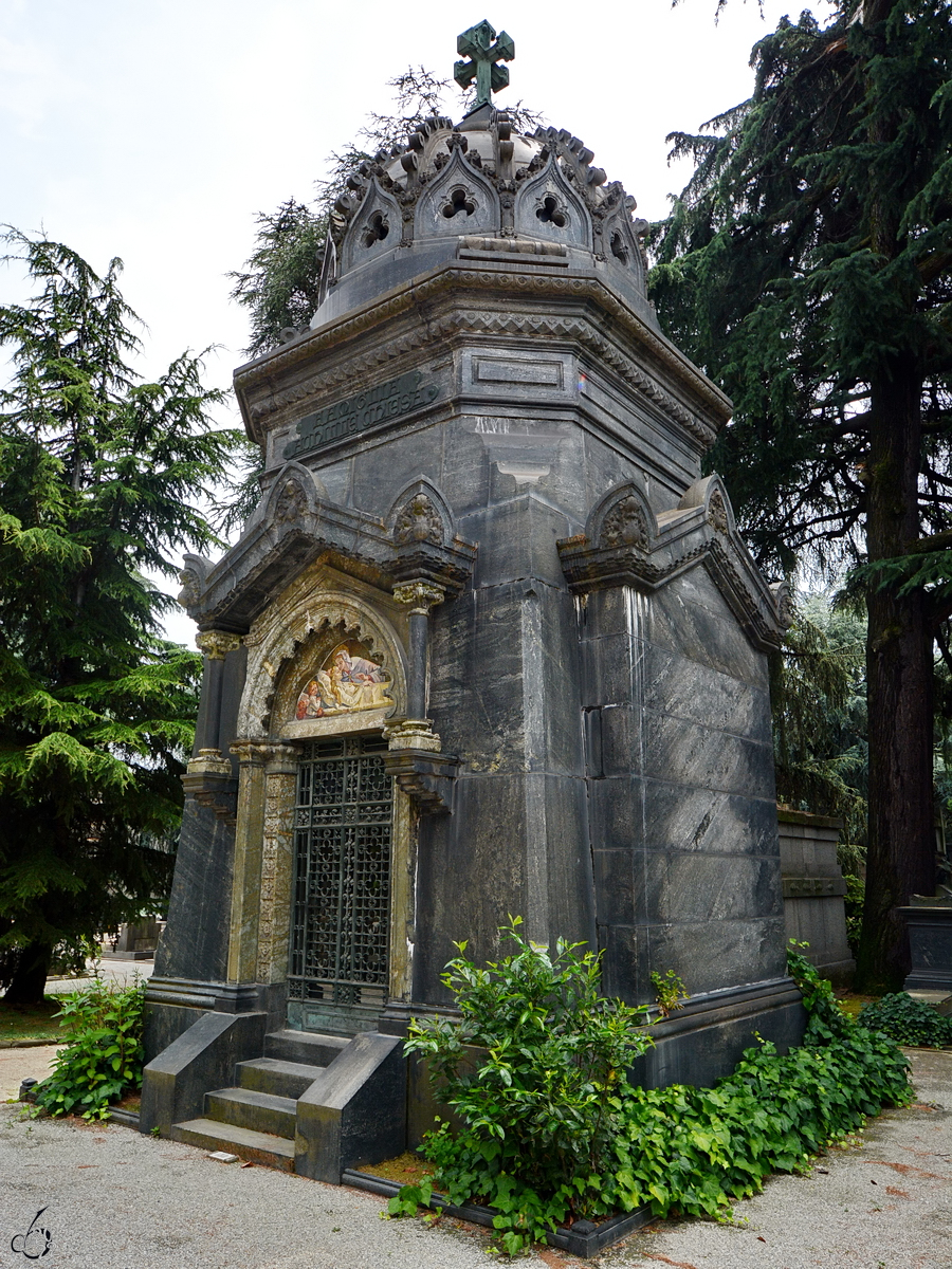 Der 1866 erffnete Zentralfriedhofes (Cimitero Monumentale) von Mailand besteht aus vielen beeindruckenden Familiengrabsttten. (Juni 2014)