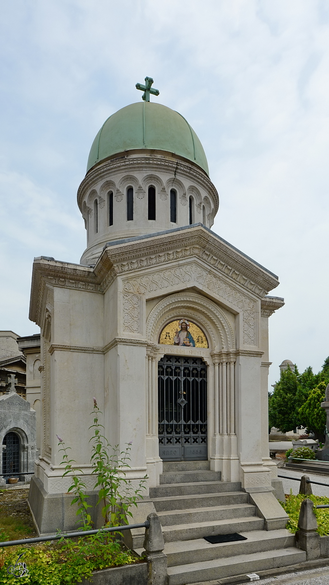 Der 1866 erffnete Zentralfriedhofes (Cimitero Monumentale) von Mailand besteht aus vielen beeindruckenden Familiengrabsttten. (Juni 2014)