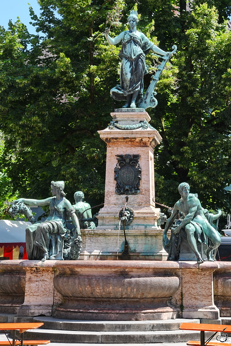 Der 1884 eingeweihte Lindaviabrunnen auf dem Fischmarkt in Lindau. (August 2017)