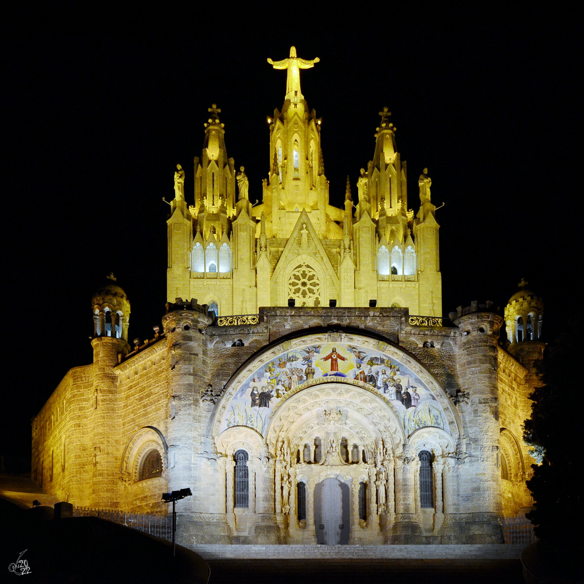 Der von 1902 bis 1961 erbaute Shnetempel des Heiligsten Herzens Jesu (Templo Nacional Expiatorio Del Sagrado Corazn de Jess) ist eine Kirche auf dem Berg Tibidabo. (Barcelona, Februar 2013)