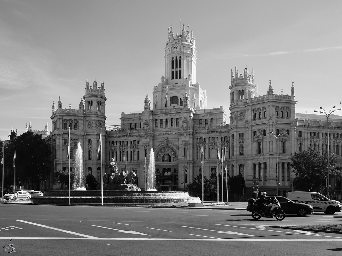 Der 1919 erbaute Palast der Kybele (Palacio de Cibeles) ist der Sitz der Stadtverwaltung von Madrid. (November 2022)