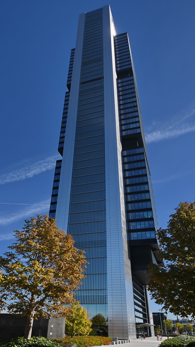 Der 2008 fertiggestellte Torre Cepsa ist mit 249,5 Metern Hhe das hchste Gebude in Spanien und gehrt auch zu den zehn hchsten Wolkenkratzern in Europa. (Madrid, November 2022)