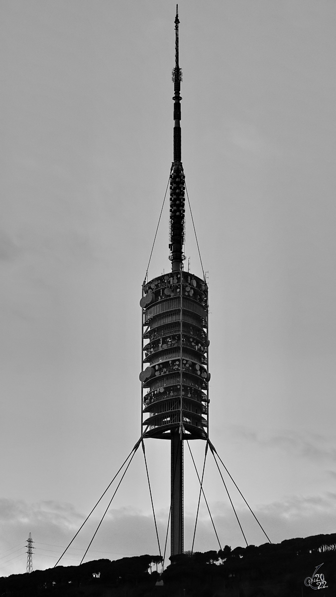 Der 288 Meter hohe  Torre de Collserola  ist der hchste Fernsehturm in Spanien. (Barcelona, Februar 2013)