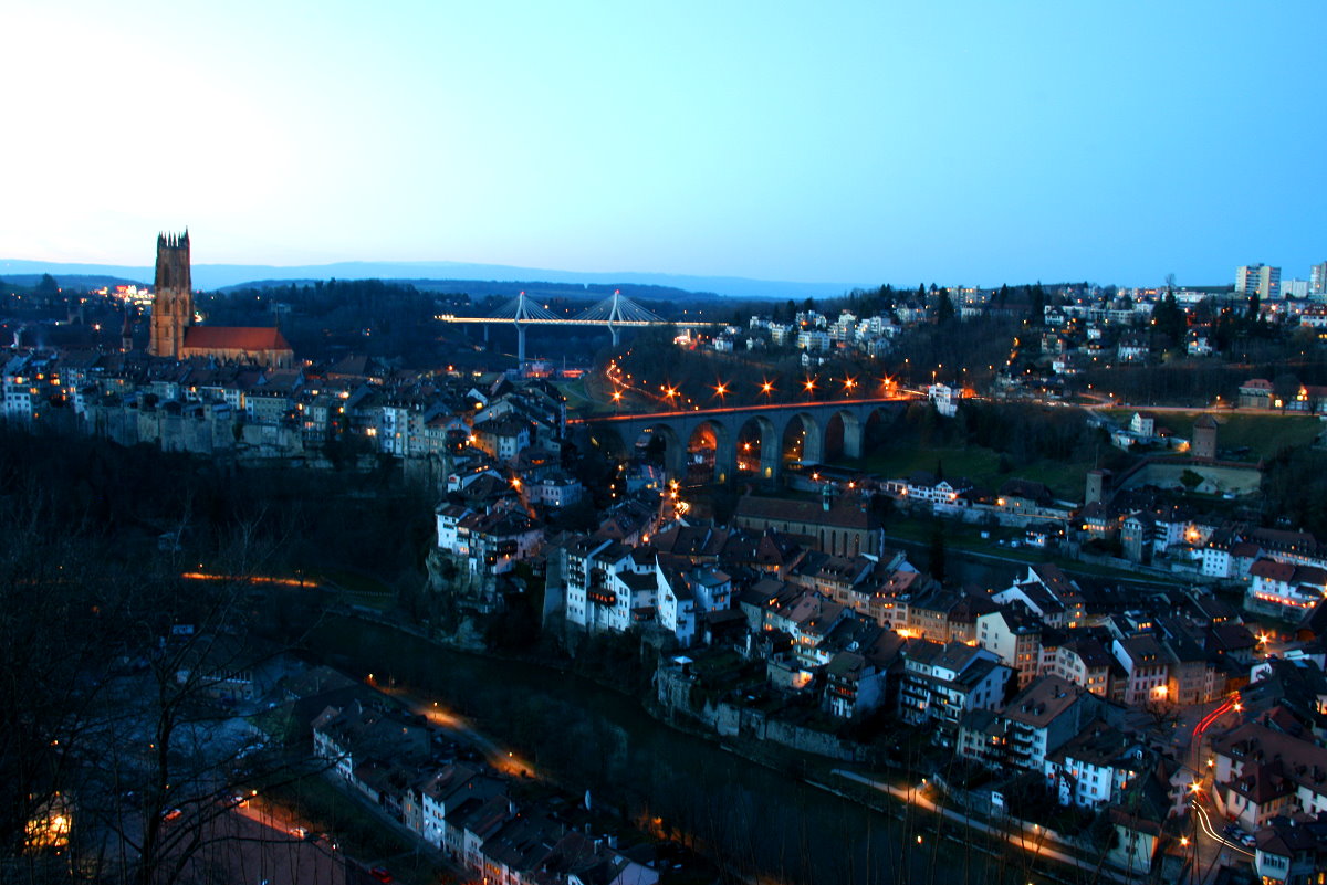 Der abendliche Blick ber Fribourg; 14.03.2018