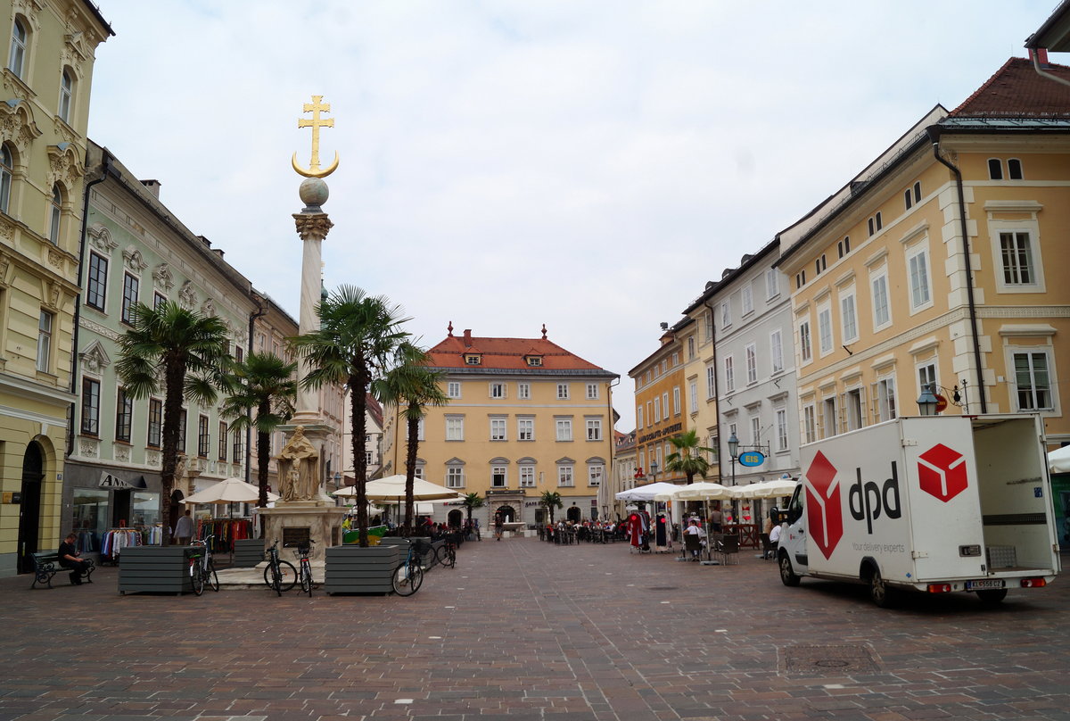 Der Alte Platz in der Klagenfurter Innenstadt mit der Dreifaltigkeitssule, 26.08.2019.