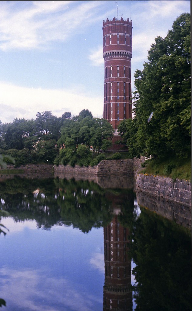 Der alte Wasserturm in Kalmar. Aufnahme: Juli 1985 (digitalisiertes Negativfoto).
