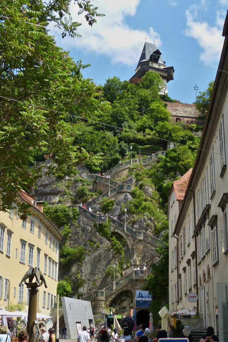 Der Anstieg vom Schlossbergplatz zum Uhrenturm (Kriegssteig), die im Zick - Zack fhrende Treppe zhlt 421 Stufen, der Hhenunterschied betrgt 80 m, wurde zwischen 1914 und 1918 erbaut. 02.06.2023