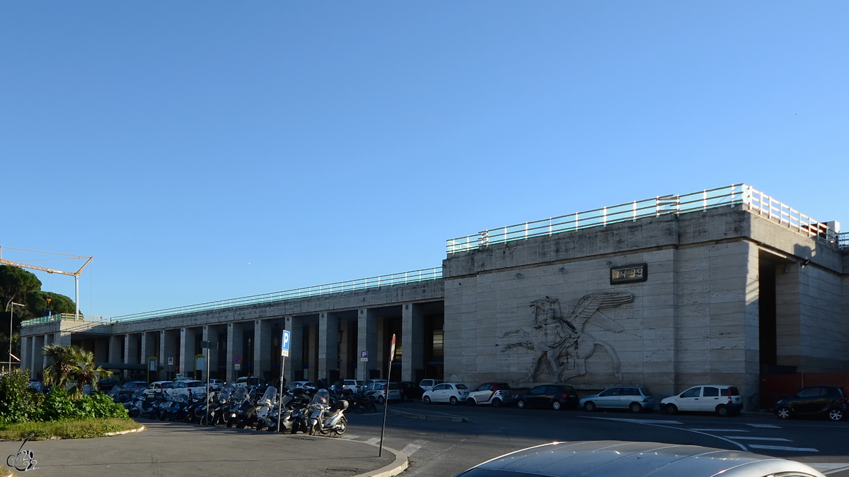 Der Bahnhof Roma Ostiense ist der drittgrte Bahnhof in Rom. (Dezember 2015)