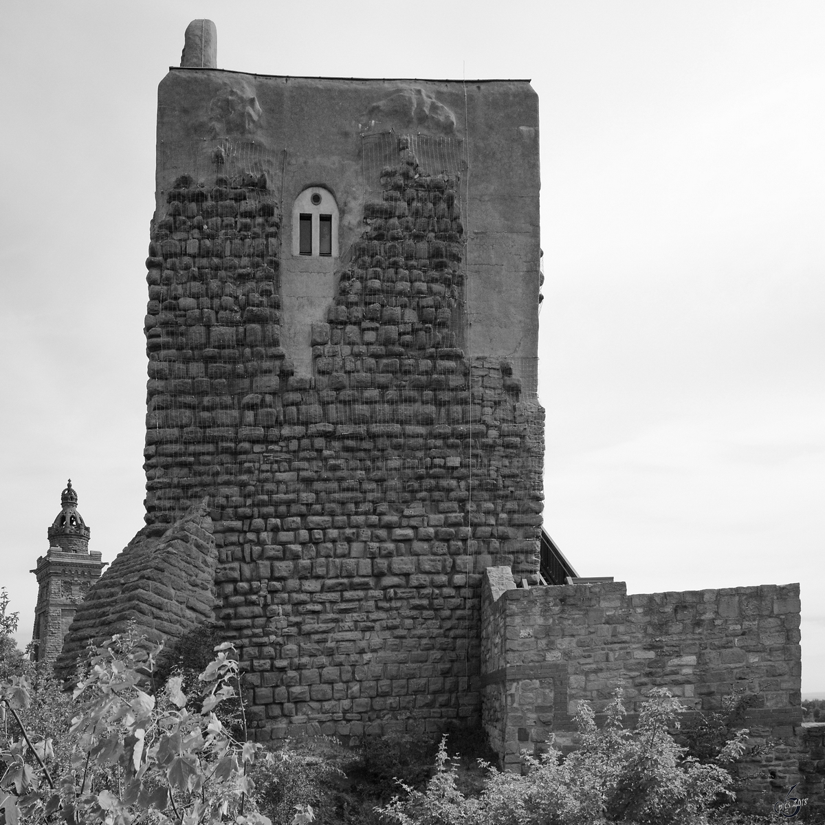 Der Barbarossaturm als Teil der Reichsburg Kyffhausen bei Bad Frankenhausen. (September 2018)