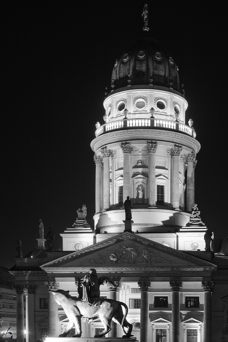 Der barocke Deutsche Dom entstand in den Jahren 1701–1708 am Gendarmenmarkt. (Berlin-Mitte, November 2014)