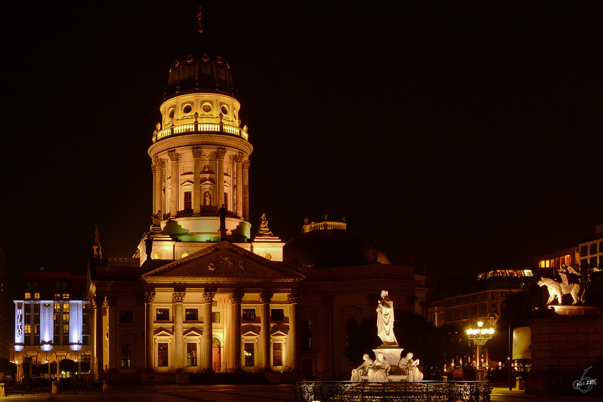 Der barocke Deutsche Dom entstand in den Jahren 1701–1708 am Gendarmenmarkt. (Berlin-Mitte, November 2014) 