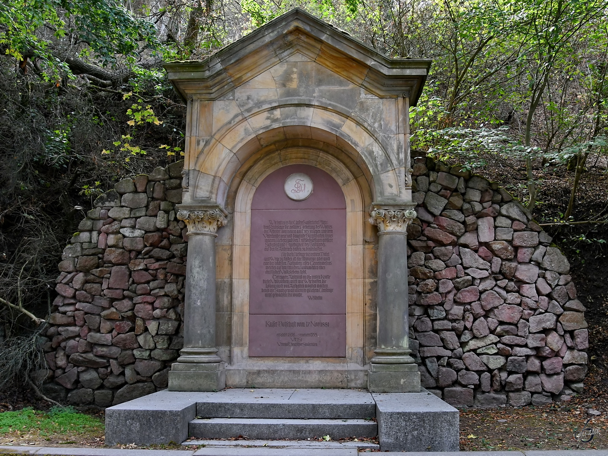 Der Botschaftsgedenkstein der Vereine Deutscher Studenten. (Kyffhuserdenkmal Bad Frankenhausen, September 2018)