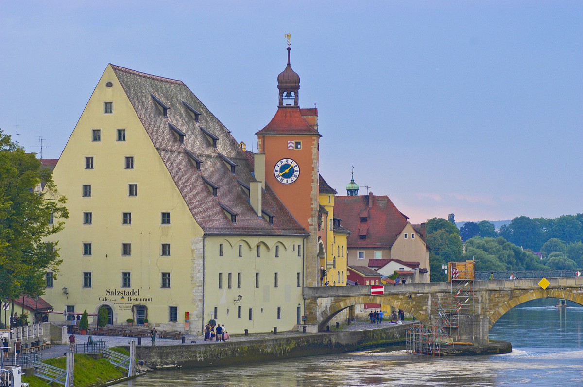 Der Brckturm in Regensburg. Aufnahme: Juli 2008.