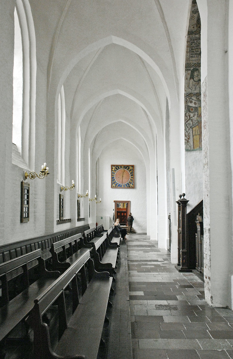 Der Dom zu Aarhus beherbergt mehrere Kapellen und Grber, vorwiegend im romanischen und barocken Stil, und etliche Denkmler. 
Aufnahmedatum: 5. Juni 2017.