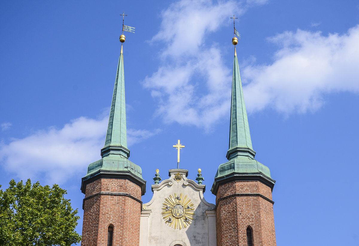 Der Dom zu Oliwa (polnisch: Kościł pod wezwaniem Trjcy Świętej, Najświętszej Maryi Panny i Świętego Bernarda) (Kirche zur heiligen Dreifaltigkeit, heiligsten Jungfrau Maria und zum Heiligen Bernhard von Clairvaux) im Danziger Stadtteil Oliwa.
Aufnahme: 14. August 2019.