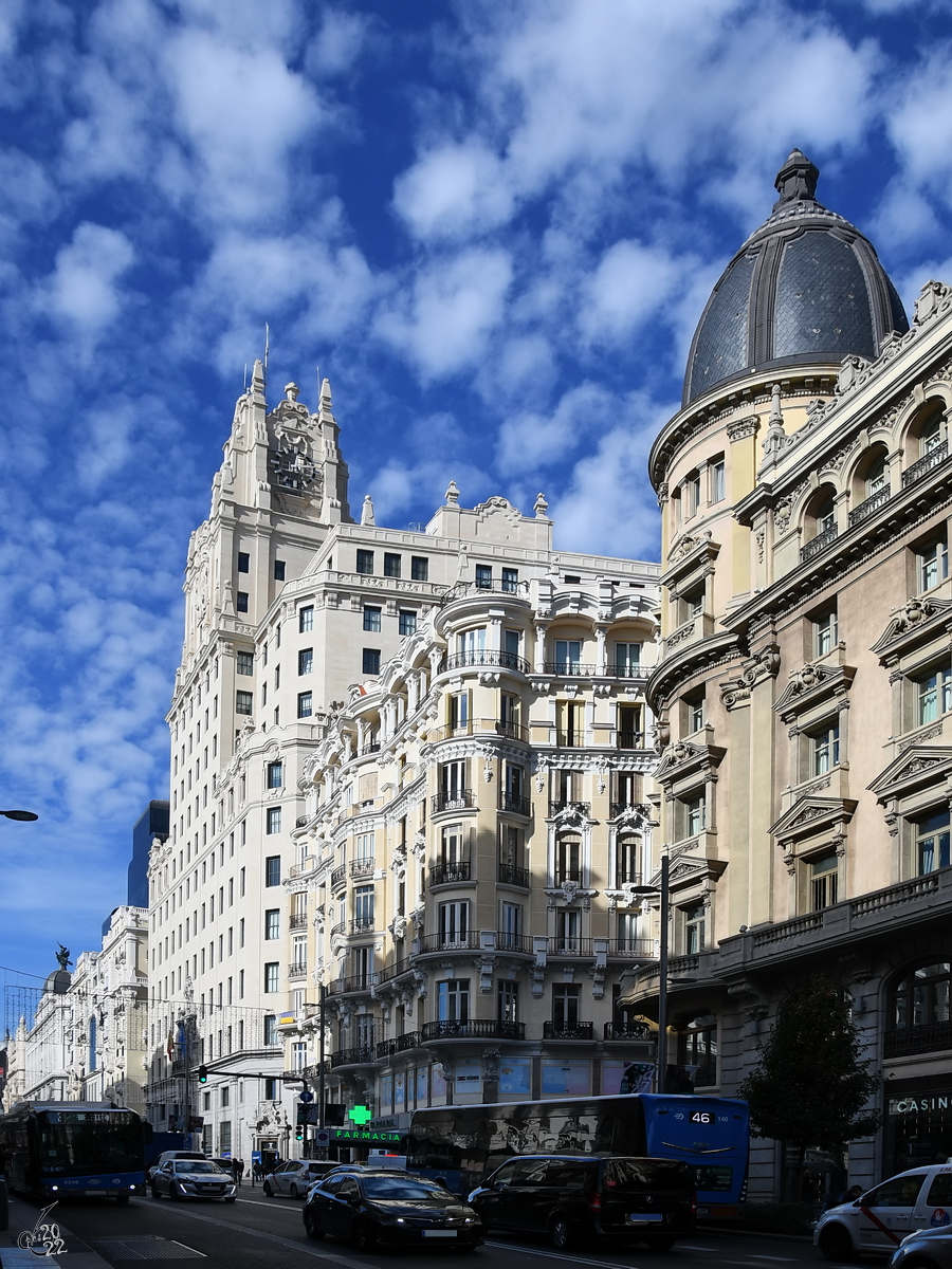 Der Edificio Telefnica ist ein zwischen 1926 und 1929 gebautes Hochhaus an der Gran Va in Madrid. (November 2022)