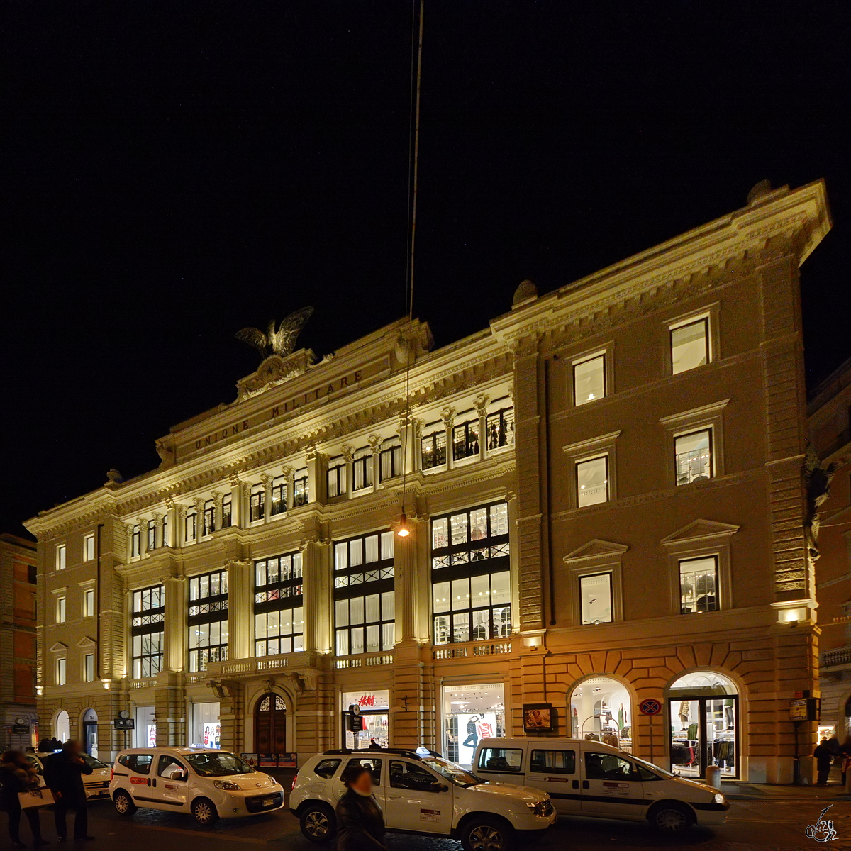 Der ehemalige Palast der Militrunion (Palazzo dell'Ex Unione Militare) wurde im eklektischen Stil erbaut und diente ursprnglich als Hauptquartier der Firma Militrunion, die sich auf die Lieferung von Uniformen und Zubehr fr die italienischen Streitkrfte spezialisiert hatte. (Rom, Dezember 2015)