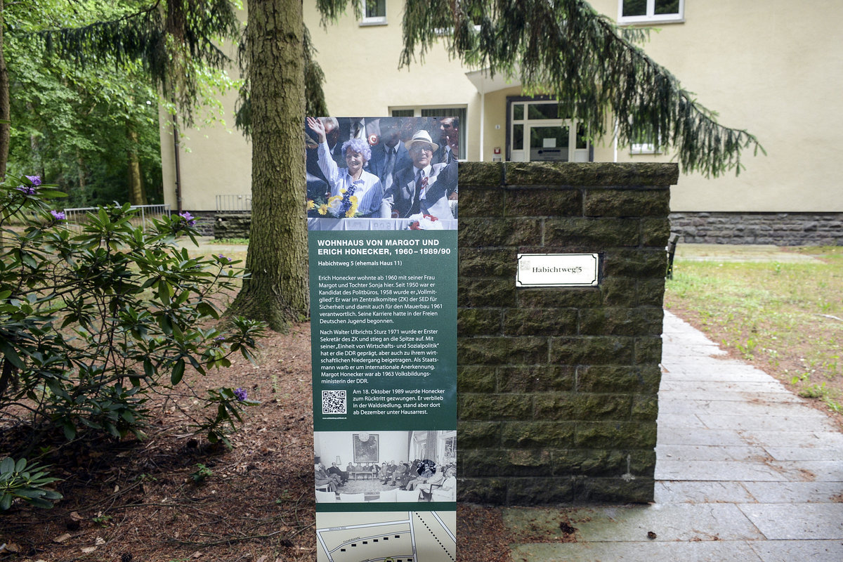 Der Eingang zum ehemaligen Haus von Erich und Margot Honecker in der Waldsiedlung Wandlitz in Brandenburg nrdlich von Berlin.
Aufnahme: 9. Juni 2019.