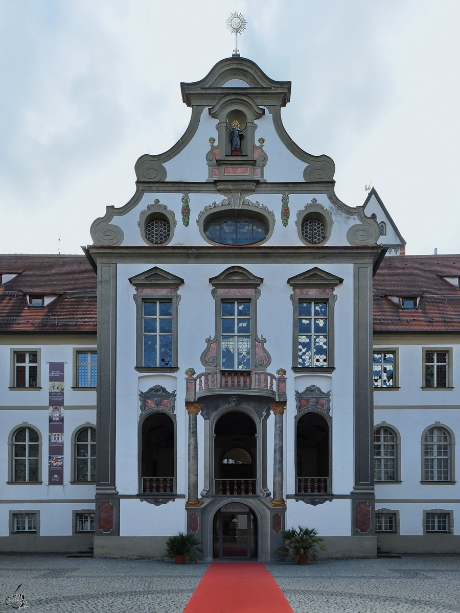 Der Eingangsbereich des Museums im ehemaligen Kloster Sankt Mang. (Füssen, Juli 2017)