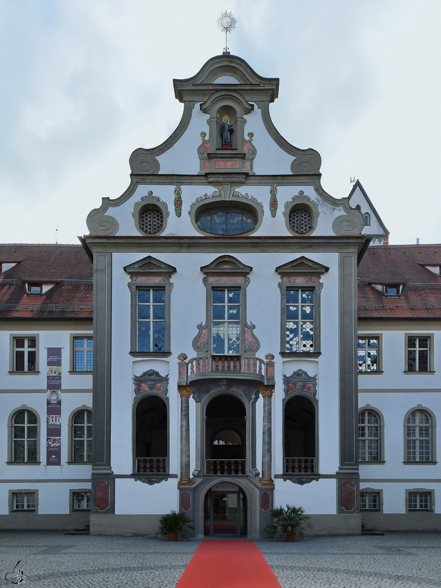 Der Eingangsbereich des Museums im ehemaligen Kloster Sankt Mang. (Fssen, Juli 2017)