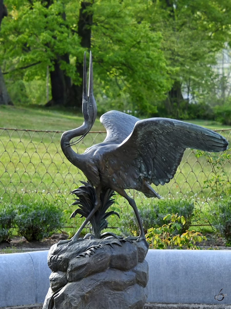 Der Fischreiher-Brunnen im Schlosspark Babelsberg. (Berlin, April 2018)