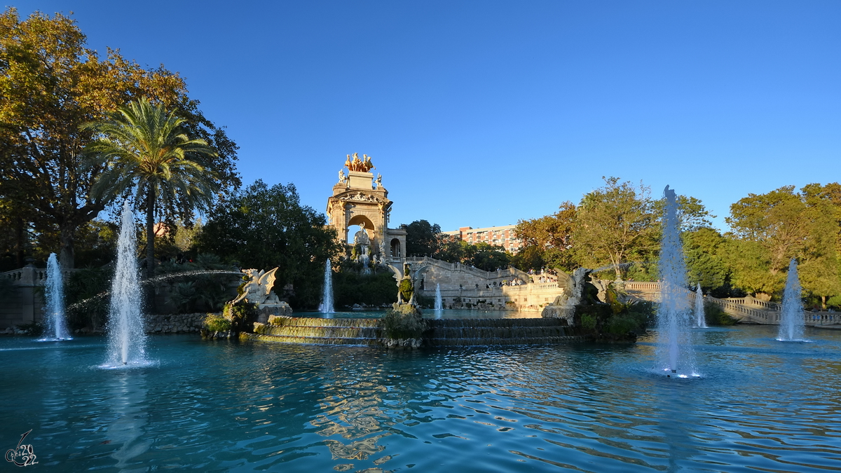 Der  Font de la Cascada  wurde zwischen 1875 und 1881 anlsslich der Universalausstellung im Jahr 1888 gebaut. (Barcelona, November 2022)