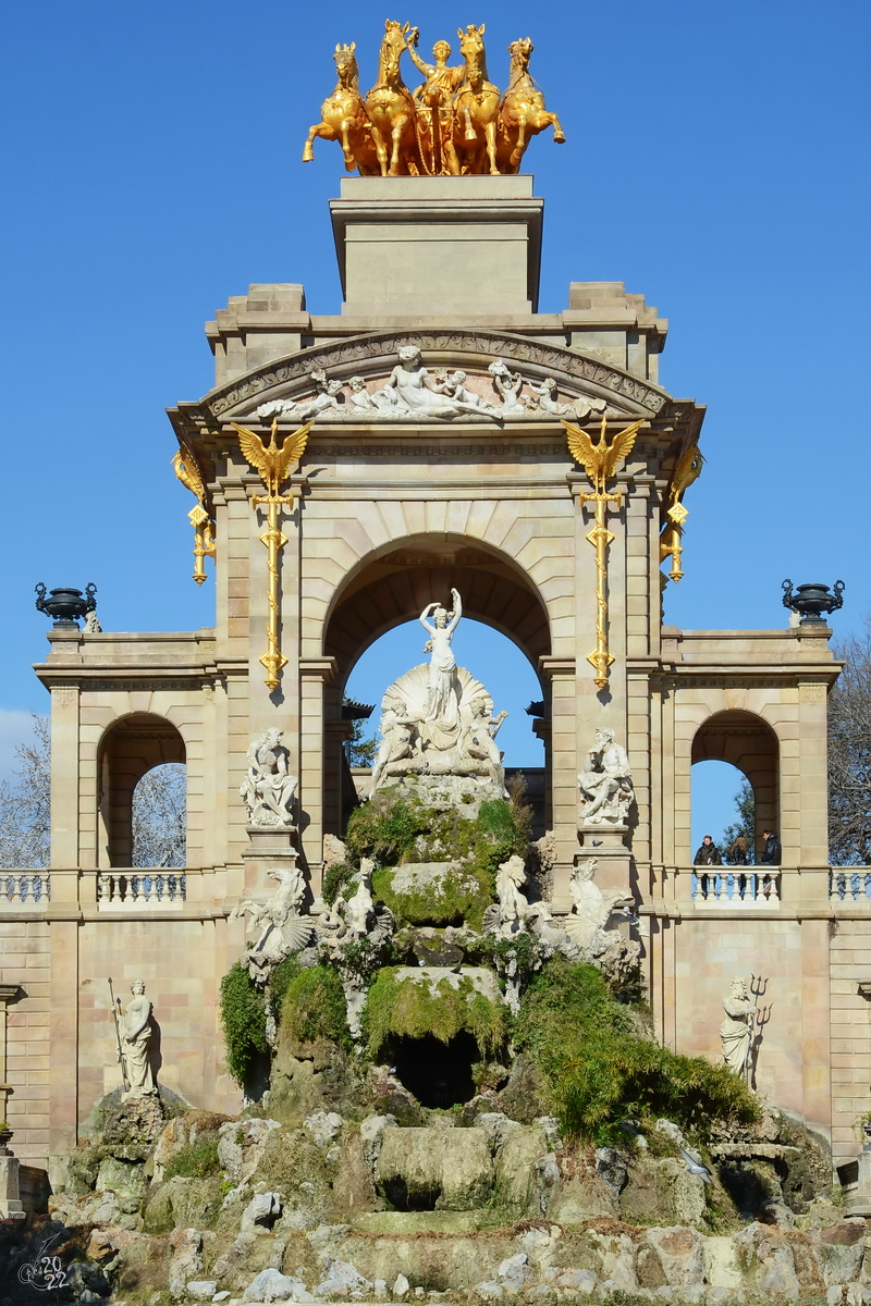 Der Font de la Cascada ist ein klassizistischer 2-stufiger Brunnen mit zentraler Venusstatue aus dem 19. Jahrhundert. (Barcelona, Februar 2013)