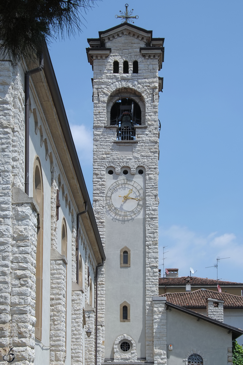 Der Glockenturm der katholischen Kirche Chiesa Parrocchiale  Santa Croce  in Malpensata. (Juli 2010)