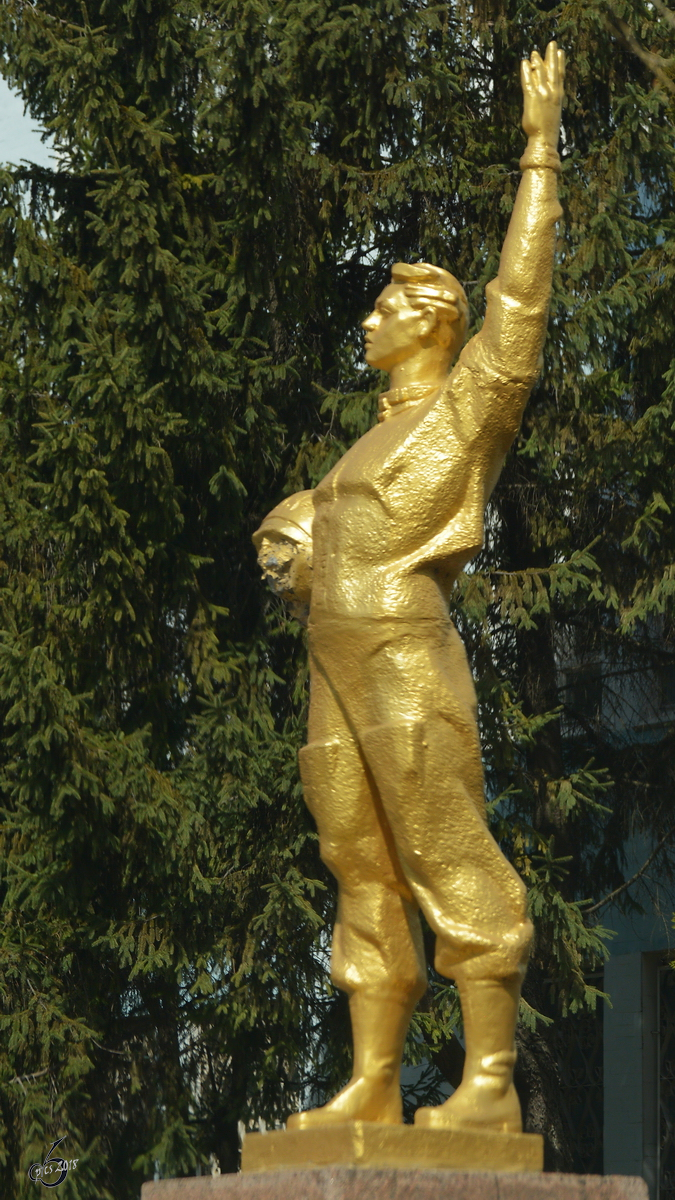 Der goldene Pilot, entdeckt Anfang April 2016 am Flughafen von Kropywnyzkyj (Kirowohrad).