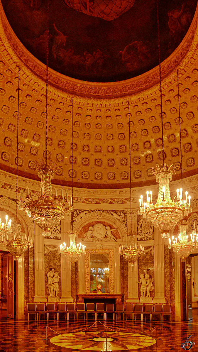 Der Grand Salon des von 1755 bis 1773 erbauten Schlosses Benrath Ende November 2014 in Dsseldorf.