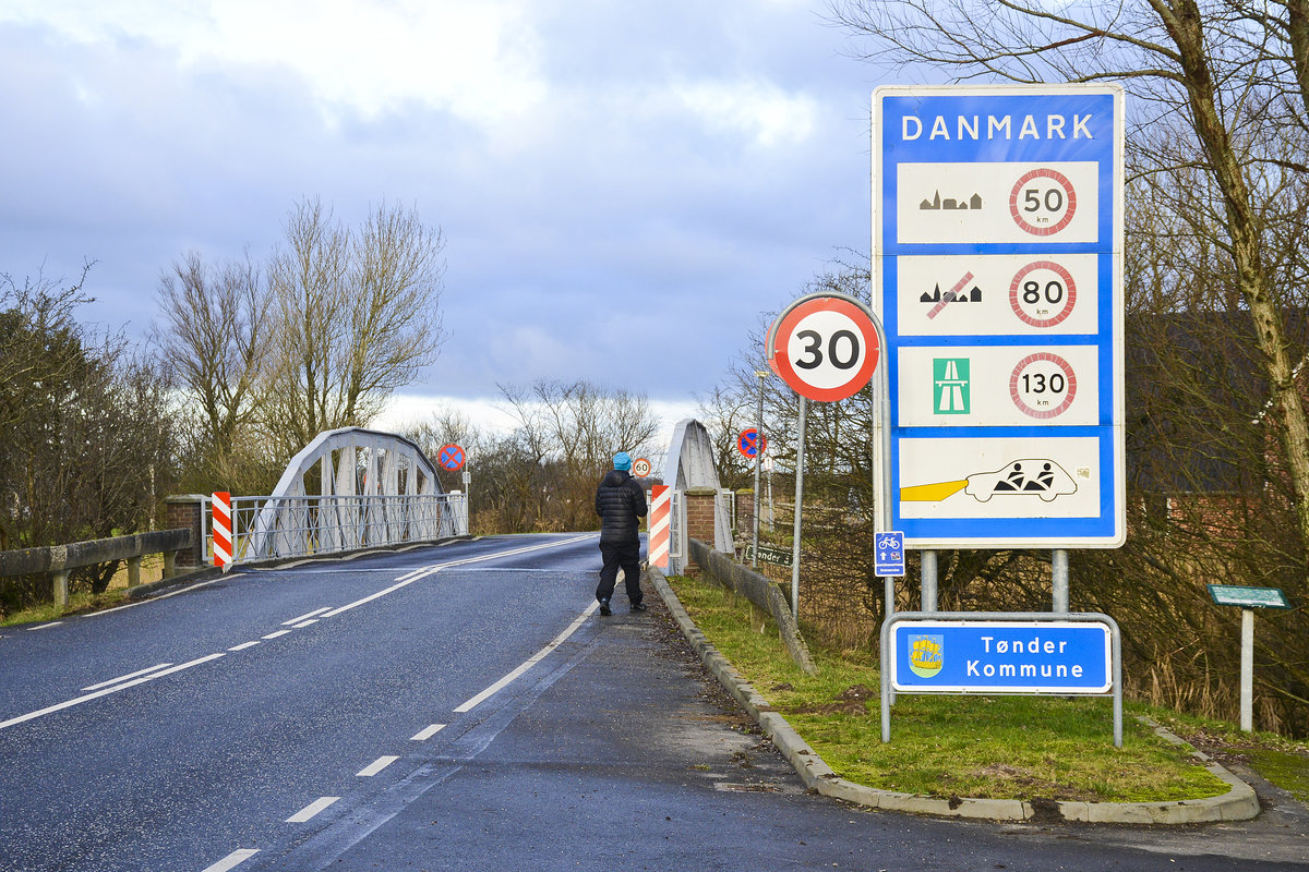 Der Grenzbergang zwischen Deutschland und Dnemark an der Landesstrae 6 (Schleswig-Holstein) im Dorf Aventoft. Aufnahme: 4. Januar 2021.