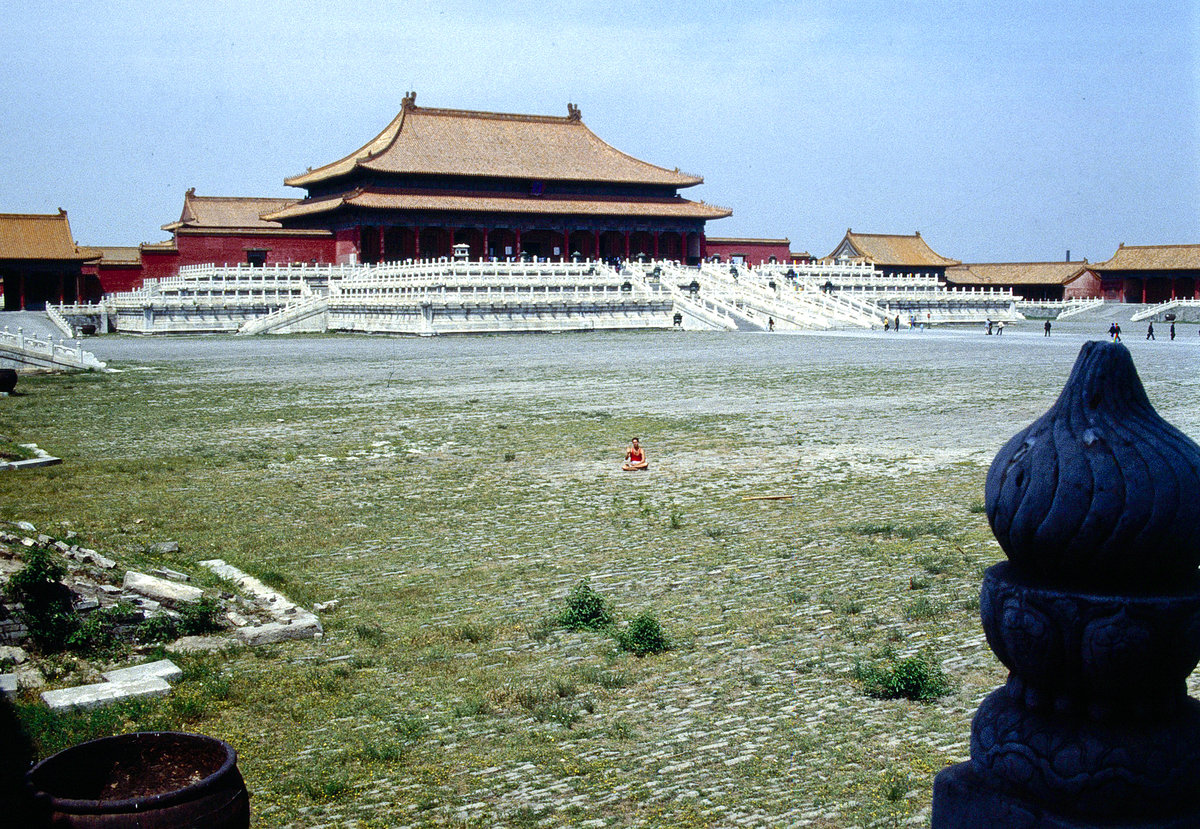 Der Große Platz in der Verbotenen Stadt in Peking.Bild vom Dia.  Aufnahme: Mai 1989.