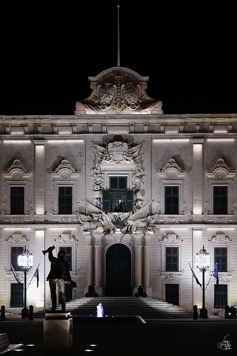 Der Gromeisterpalast (il-Palazz) wurde im 16. Jahrhundert errichtet und dient heute als Amtssitz des Staatsprsidenten der Republik Malta. (Valletta, Oktober 2017)