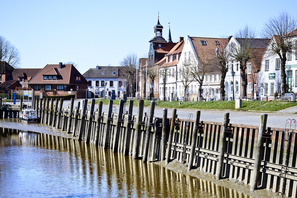 Der Hafen in Tnning bei Niedrigwasser. Aufnahme: 31. Mrz 2020.