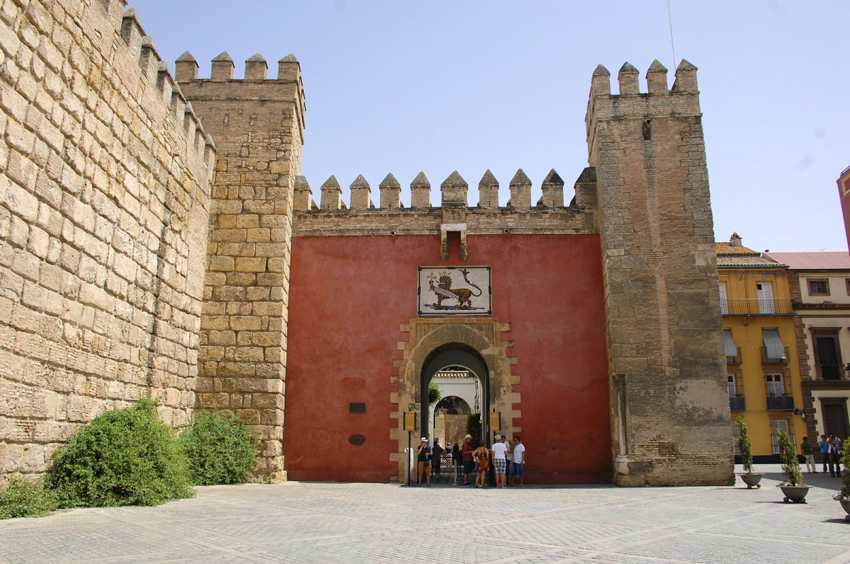 Der Haupteingang zum Alczar von Sevilla. Aufnahme: Juli 2014.