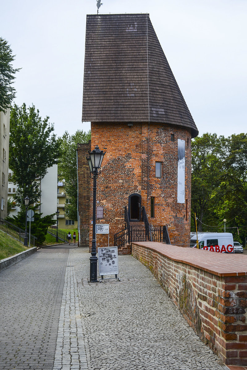 Der Hexenturm (Baszta Czarownic) in Słupsk (Stolp) in Hinterpommern. Im Jahr 17 Jh. diente der Turm als Kerker fr Frauen, die man der Hexerei bezichtigte. Heute wird das Gebude fr Ausstellungen, Soundinstallationen sowie Experimentelle Filmprojekte genutzt. Aufnahme: 20. August 2020.