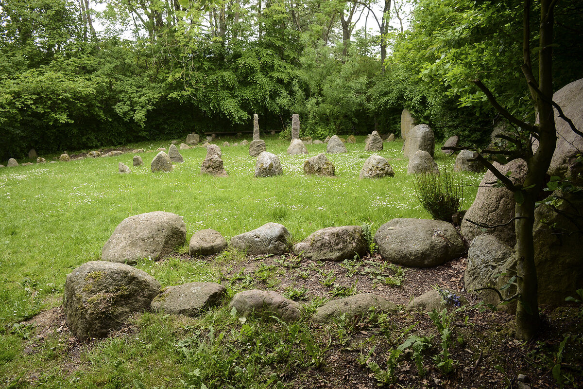 Der historische Thingplatz Huly-Thing bei Stoltebll in Angeln (Kreis Schleswig-Flensburg). Aufnahme: 7. Juni 2021.