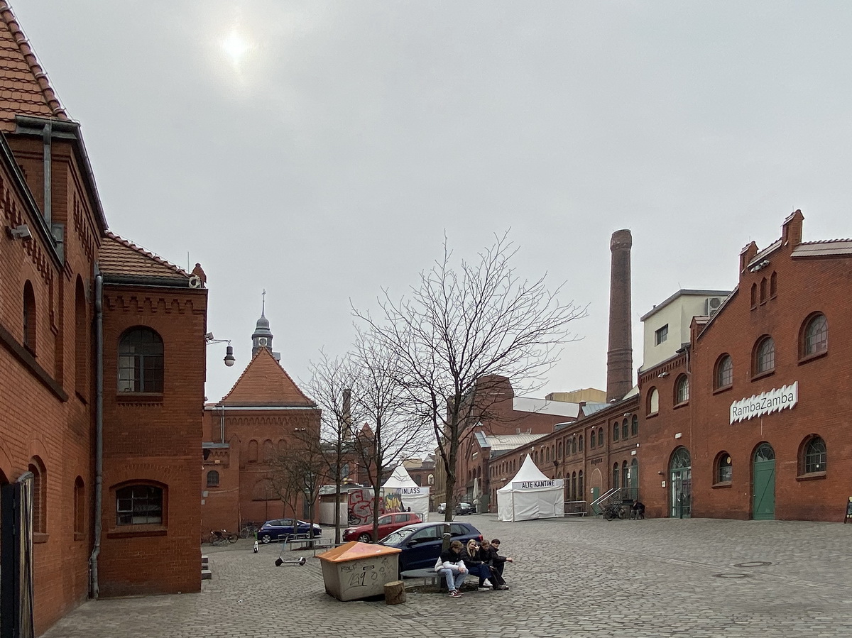 Der Hof der Kulturbrauerei am 17. Mrz 2022, nahe der  Schnhauser Allee im  Kollwitzkiez im Prenzlauer Berg in Pankow in Berlin