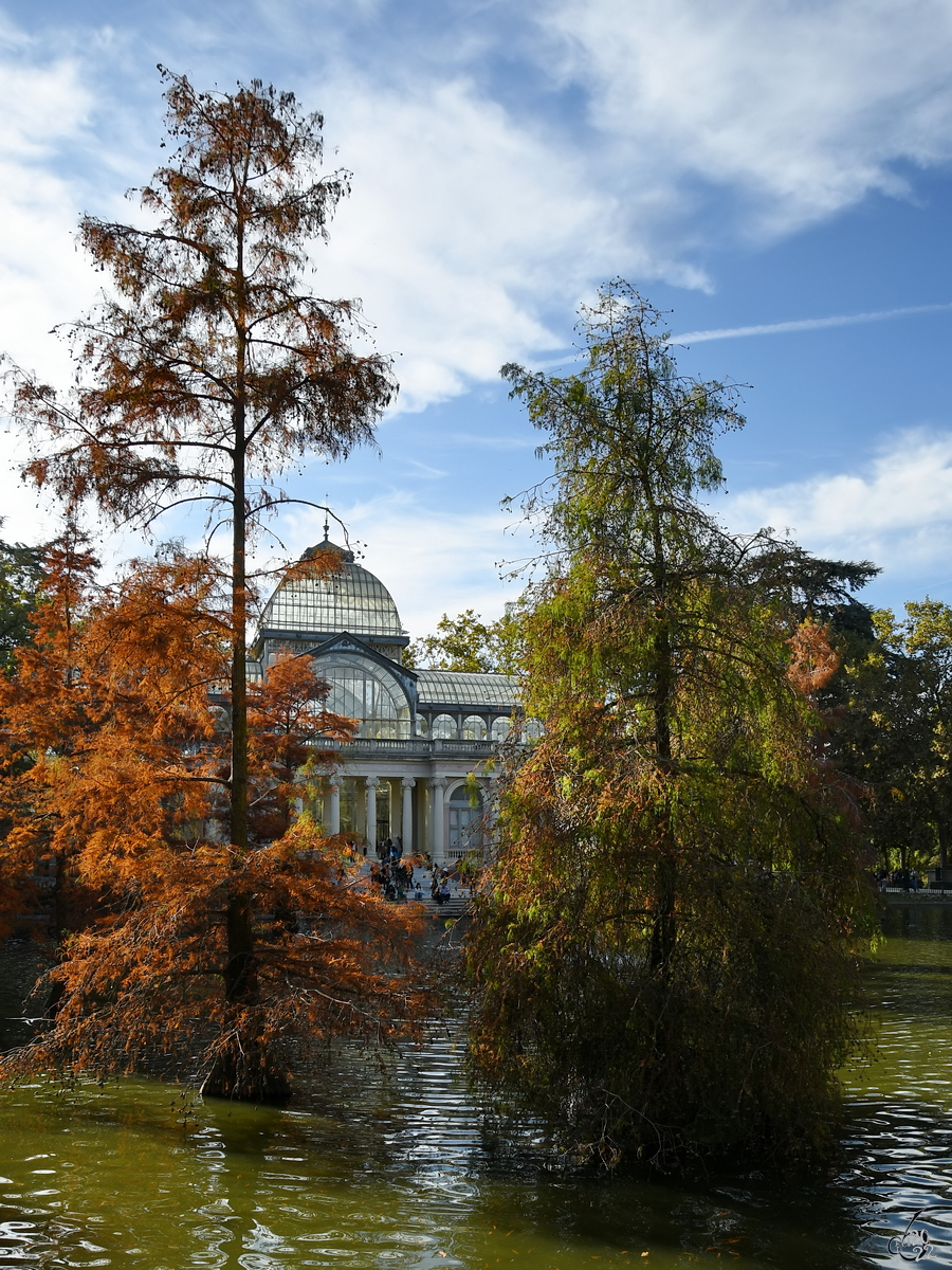 Der idyllische Retiro-Park ist der beliebteste und bekannteste Park in Madrid. (November 2022) 